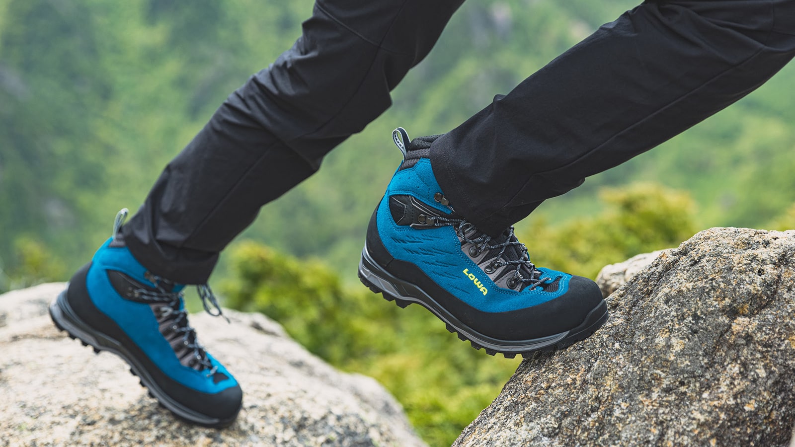 日本の山岳地帯を歩くためのハイブリッド登山靴