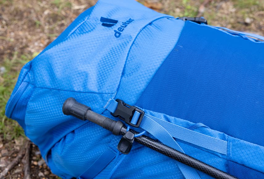 トレッキングポールホルダー