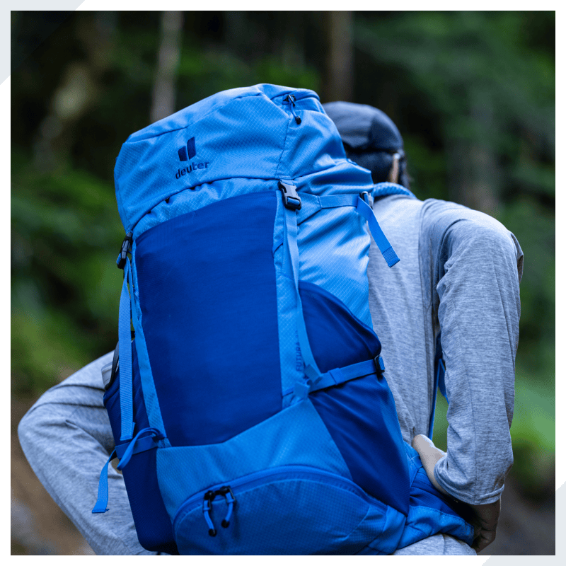 バックパックを背負っているイメージ