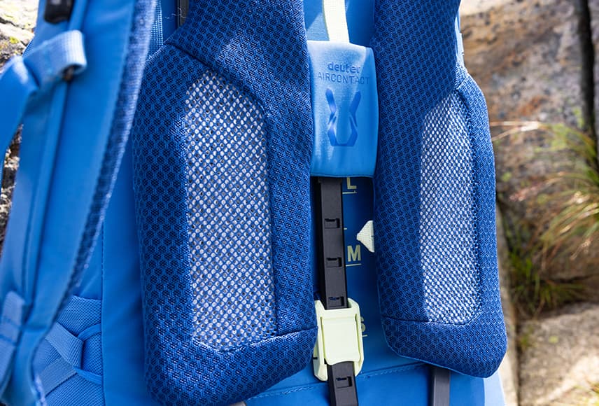 画像：背面の素材と機能